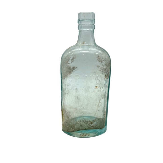 Gordon's London Dry Gin Round Victory Bottle 94.4 Proof 1945