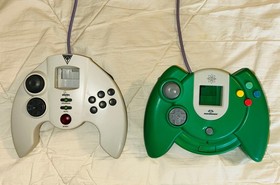 Lot of (2) Sega Dreamcast Controllers  White Green  FREE SHIPPING  3rd Party