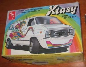 AMT Xtasy Chevy Custom Van 1:25 Bausatz # T401 70er Street Rod teilgebaut in Box - Bild 1 von 10