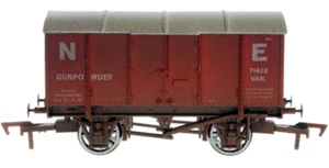 Dapol 4F-013-131 NE Gunpowder Van Red 71420 Weathered OO Gauge - Tracked 48 Pos - Picture 1 of 9