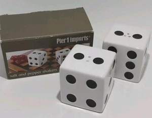 Pier 1 Imports Casino WÜRFEL Glücksspiel Salz- und Pfefferstreuer Neu im Karton 2 1/8" - Bild 1 von 5