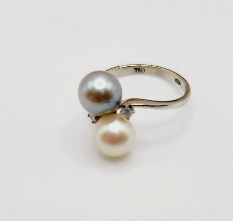 Anillo de oro blanco de 18 quilates con 2 perlas y diamantes de Akoya talla 5,75 EE. UU. Foto 1 de 4