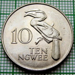 ZAMBIA 1968 10 NGWEE, CROWNED HORNBILL BIRD, UNC - Picture 1 of 4