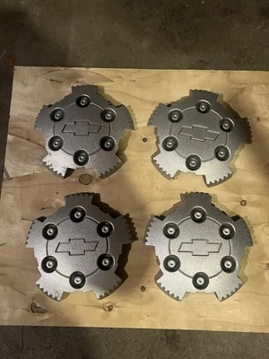 Комплект из 4 заводских серебристых центральных колпаков для Chevy Chevrolet Colorado 2004-2008 годов выпуска от оригинального производителя - Изображение 1 из 4