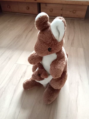 Plüschtier Kuscheltier Känguru Mutter mit Jungtier im Beutel ca. 36 vm groß - Bild 1 von 4