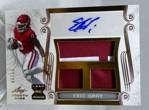 Parche triple jersey automático Eric Gray 2023 Leaf Trinity Rookie #44/50 NY GIANTS RC - Imagen 1 de 4