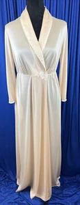 Vintage Kayser Peach Long Robe Wrap with Lace Appliqué & Snaps Small - Picture 1 of 17