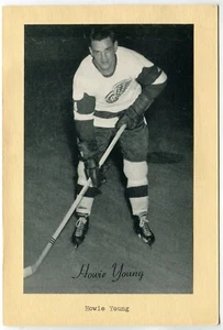 1944-64 Bee Hive Hockey Photo - Howie Young Detroit Red Wings - Picture 1 of 2