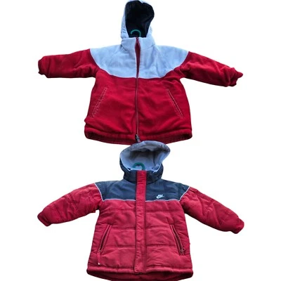 Chaqueta polar acolchada reversible Nike para niños 4 roja negra blanca con cremallera bolsillos con capucha Foto 1 de 4