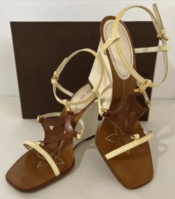 Sandalia de cuña Louis Vuitton charol Capricieuse monograma Italia 36/US 6 Foto 1 de 4