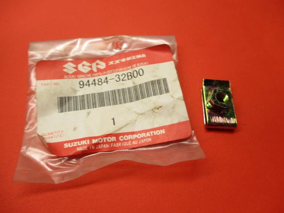 NUEVO ORIGINAL OEM SUZUKI GSX-R1100 GSX-R750 FARO CARCASA TUERCA 94484-32B00 Foto 1 de 1