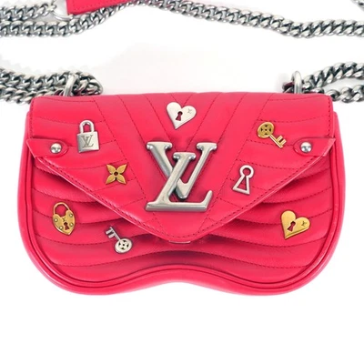 Bolso Louis Vuitton con cadena de cuero acolchado | De la colección: Emma Chamberlain Foto 1 de 4