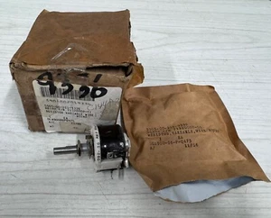 Resistenza variabile ceramica avvolta a filo 5905-00-201-9336 400 Ohm .092-.36 Amp 8640 - Foto 1 di 9