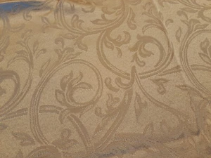 Jaclyn Smith Traditions Damast Tischdecke Champaign Hellgold 57" x 119" - Bild 1 von 4