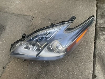 2010 2011 2012 2013 2014 2015 TOYOTA PRIUS DRIVER LH SIDE HALOGEN HEADLIGHT OEM - Image 1 of 3