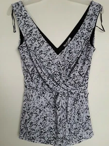 H&M White Black Prints Tank Women's Size Small V-Neck - Imagen 1 de 3