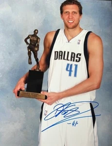 Dirk Nowitzki signed Autogramm 8x10 Foto Dallas Mavericks - Bild 1 von 2