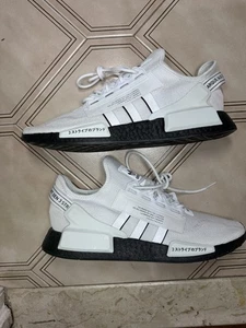 Adidas Originales NMD V2 Negro Blanco GW6789 Talla 13 NUEVO Con Imperfección - Imagen 1 de 7