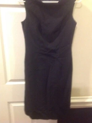 Vestido negro vaina Cynthia Rowley para dama talla 6, sin mangas, forrado, usado en excelente estado Foto 1 de 4