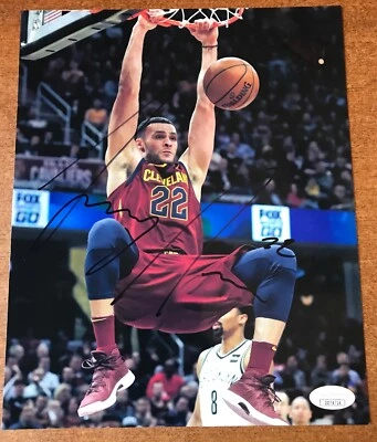 Foto autografiada firmada 8x10 de Larry Nance Jr Cleveland Cavaliers certificado de autenticidad JSA Foto 1 de 3