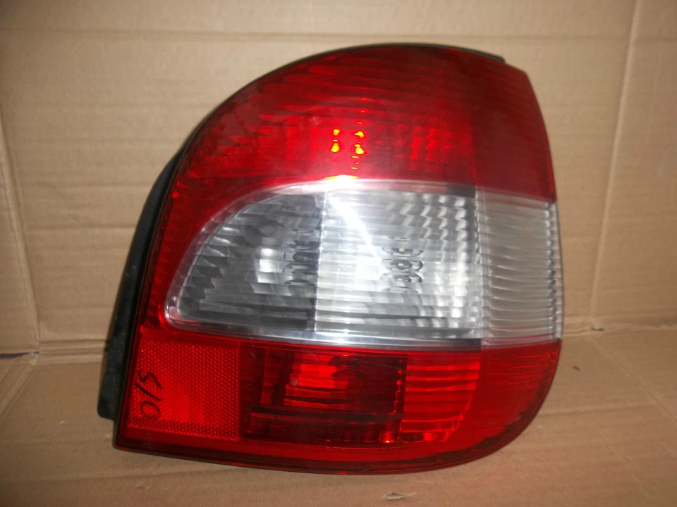 RENAULT SCENIC 1999-2003 OFFSIDE DRIVER SIDE REAR LIGHT - Imagem 1 de 1