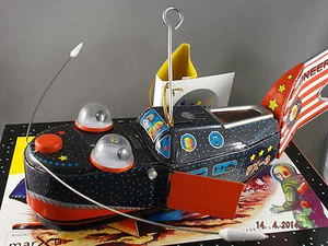 Tin Toy - Space Whale PX3 Wind Up - Picture 1 of 6