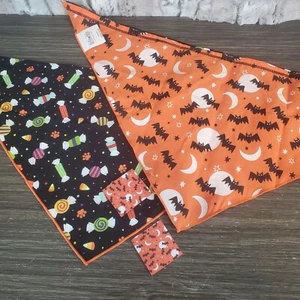 Halloween Süßigkeiten/Fledermaus Hund Bandana-Set 2 leuchtend im Dunkeln schwarz, orange NEU - Bild 1 von 7