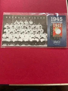 DETROIT TIGERS COMMEMORATIVE 1945 CHAMPIONSHIP PIN AND TEAM PHOTO - Picture 1 of 2