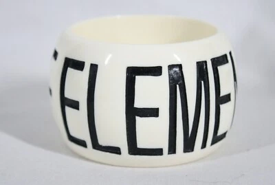 RARO! BRAZALETE LUCITE VINTAGE "ELEMENTOS DE AMOR" BLANCO ROTO 2" ANCHO COMO NUEVO  Foto 1 de 4