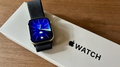 Apple Watch Series 9 Gr. 45 mm Aluminium Silber GPS inkl. Sport Loop Armband - Bild 1 von 4