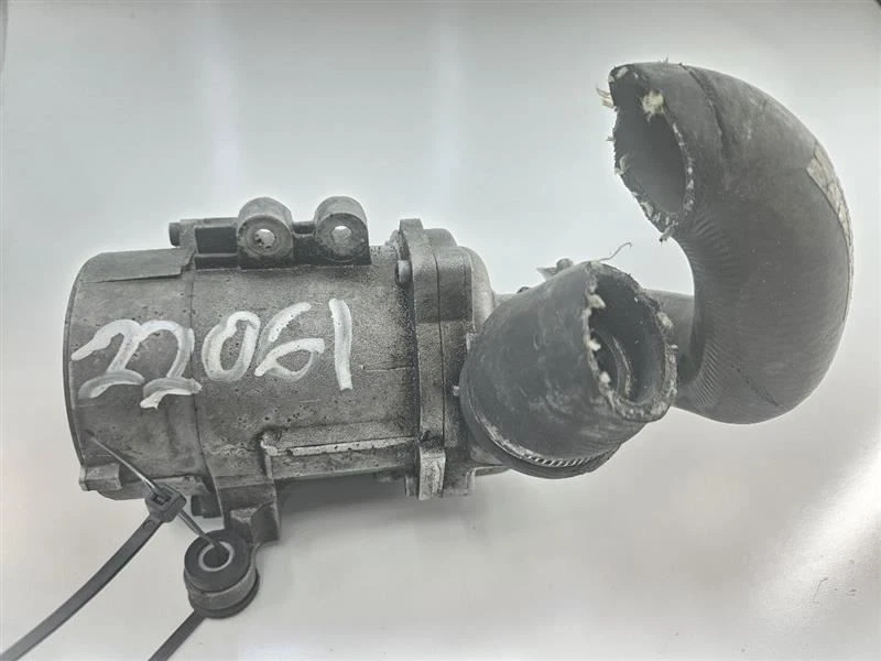 BMW Z4 E85 2008-2013 conjunto de bomba de agua eléctrica OEM usado 307076030 Foto 1 de 4