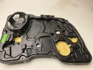 2014-2022 JEEP CHEROKEE FRONT LEFT SIDE DOOR WINDOW REGULATOR W/ CARRIER OEM - Picture 1 of 6