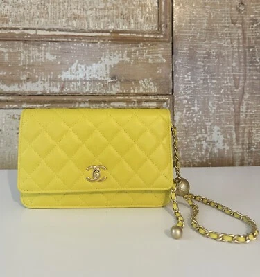Auténtico mini bolso CHANEL amarillo bola dorada perla aplastamiento cartera con solapa de cadena Foto 1 de 4