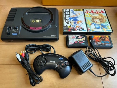 SEGA MegaDrive Console & Controller with 4 games Japan 1127 - Image 1 of 4
