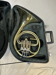QUALITY YAMAHA YHR 314 SINGLE FRENCH HORN + YAMAHA CASE - Picture 1 of 14