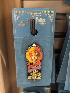 Universal Studios Harry Potter Gryffindor House Pin - Picture 1 of 1