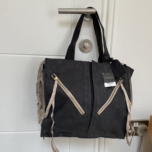 toujours medium crossbody