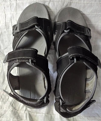 Khombu Womens Sandals Black Sport Footwear Hook and Loop Straps Size: 9 GUC - Image 1 of 4