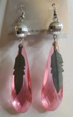 Pendientes colgantes imitación cristal con tono plata imitación pluma estilo años 70 Foto 1 de 4