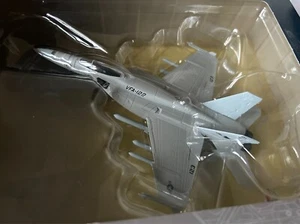 Italeri Die Cast F 18 Hornet 1/100 nuovo - Foto 1 di 5