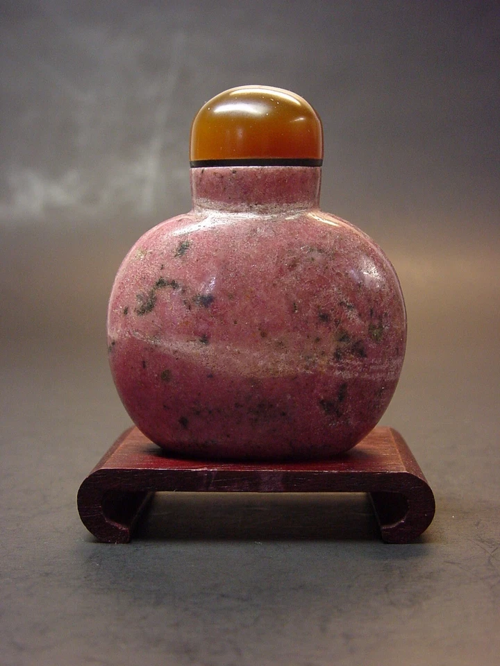 IMPERIAL CHINESE CARVED AGATE 'PEACH-BLOSSOM' SNUFF BOTTLE.  QING DYNASTY 19th C - Imagem 1 de 4