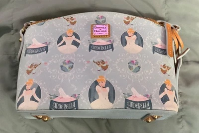 Bolso Bandolera Disney Dooney & Bourke Cenicienta 75 Aniversario Foto 1 de 4