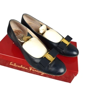SALVATORE FERRAGAMO Lillaz Vara Blue Leather Low Heel Heels Sz9 - Picture 1 of 23