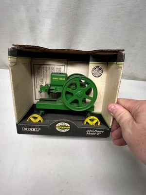 ~NEW IN BOX~ 1/6TH SCALE ERTL #4350 " JOHN DEERE MODEL E" HIT MISS ENGINE (NR) 2 - Image 1 of 4