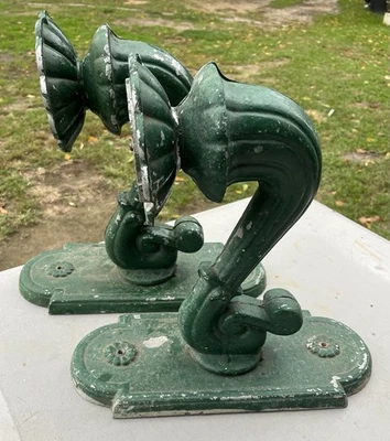 Par de grandes luzes de varanda vintage Art Nouveau Deco alumínio fundido banco de teatro  - Imagem 1 de 4