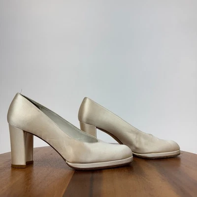 Zapatos de salón de boda vintage de satén marfil Stuart Weitzman para mujer desajustes talla 5 B L 5,5 R Foto 1 de 4