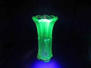 RARE CZECH SKLO UNION GREEN URANIUM GLASS VASE - Picture 1 of 17