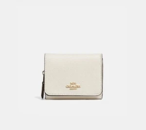 Portafoglio piccolo triplo Coach nuovo con etichette in pelle a grana incrociata 37968 oro/gesso - Foto 1 di 2