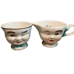 Vintage Baileys Irish Creme zwinkerndes Gesicht Yum Kaffeetasse Becher 2er Set His & Hers - Bild 1 von 11
