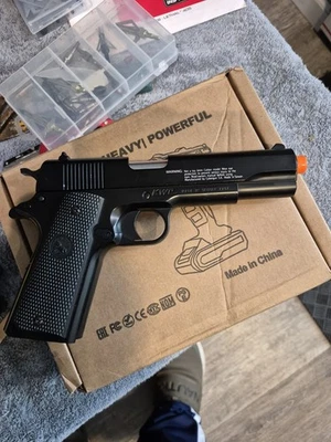 Pistola de airsoft movida a mola M1911A1 licenciada Colt - Imagem 1 de 2